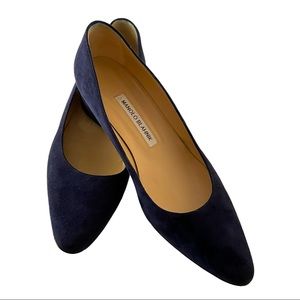 Manolo Blahnik Listony Suede Low-Heel Pumps
